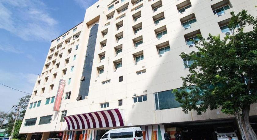 Hip Hotel