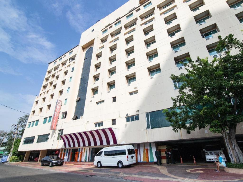 Hip Hotel
