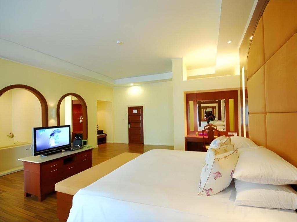 Hip Hotel